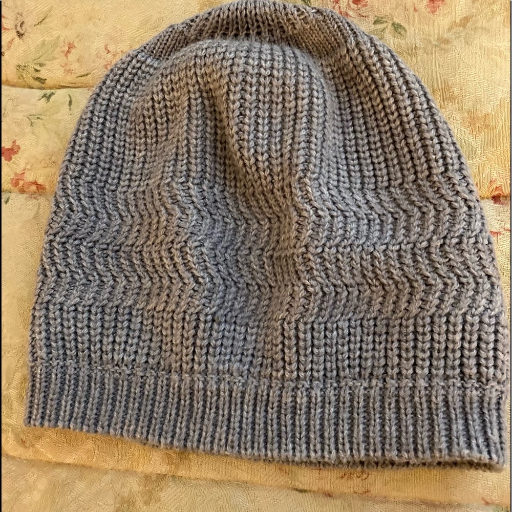 Marc Jacobs gray beanie 🥰👩‍🦱